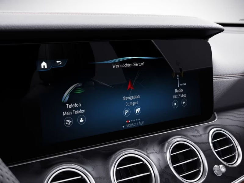 Buồng lái kỹ thuật số và hệ thống thông tin giải trí MBUX