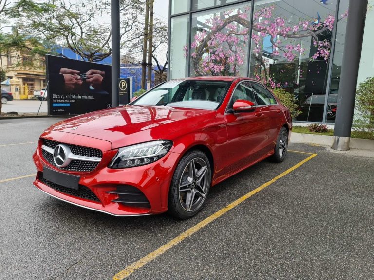 Ưu đãi 01 năm Bảo hiểm với C 200 Avantgarde và E 200 Exclusive FL